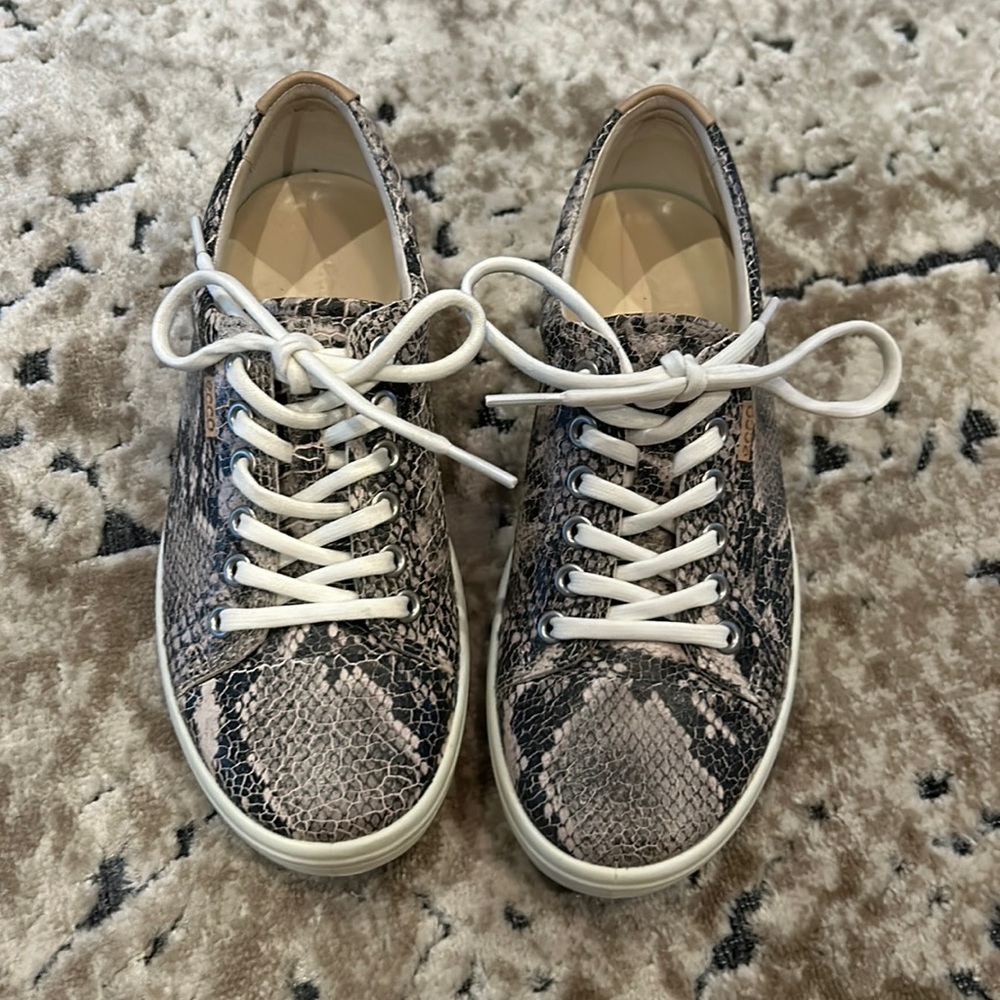 Ecco Womens Leather Snakeskin Sneakers